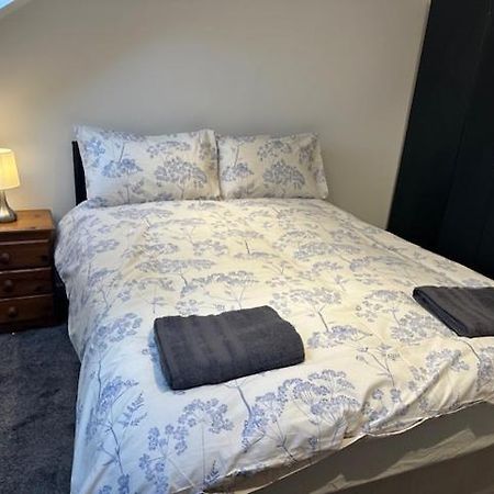 Luton Home Near Airport Private & Shared Bathroom Option Esterno foto