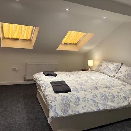 Luton Home Near Airport Private & Shared Bathroom Option Esterno foto