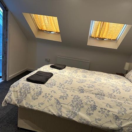 Luton Home Near Airport Private & Shared Bathroom Option Esterno foto