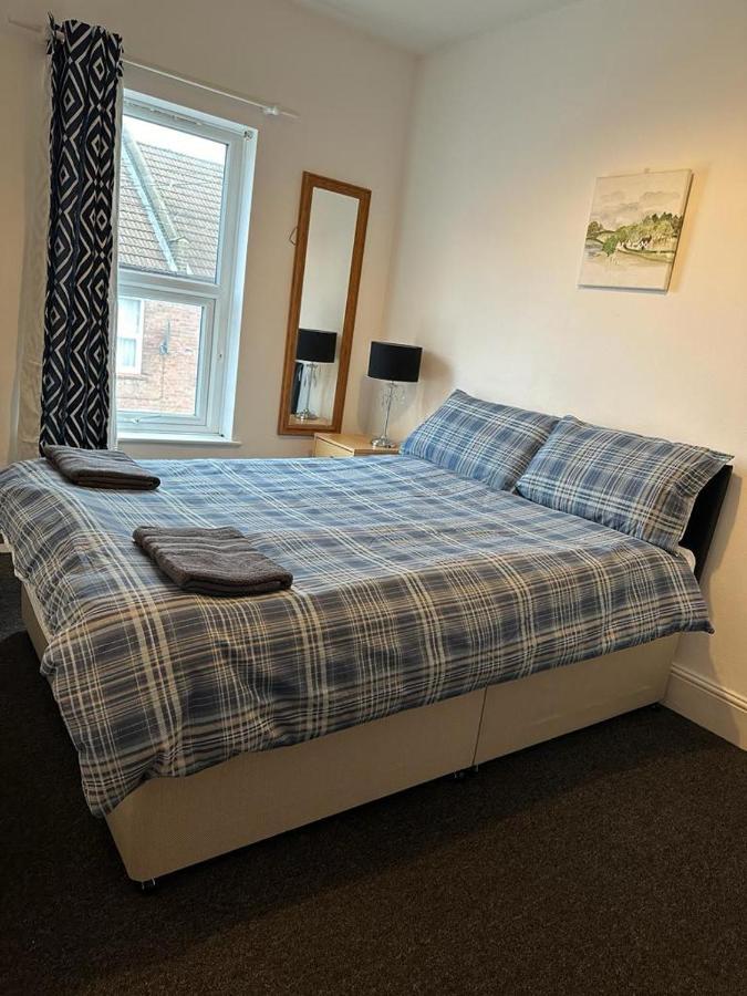 Luton Home Near Airport Private & Shared Bathroom Option Esterno foto