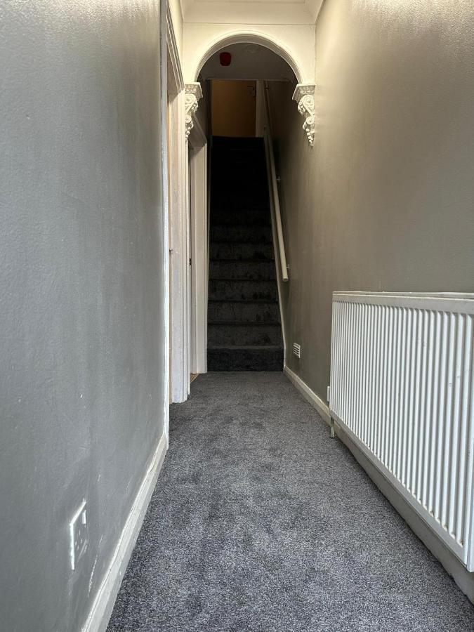Luton Home Near Airport Private & Shared Bathroom Option Esterno foto