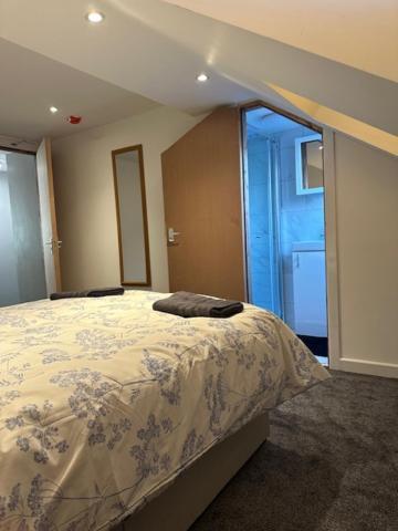 Luton Home Near Airport Private & Shared Bathroom Option Esterno foto
