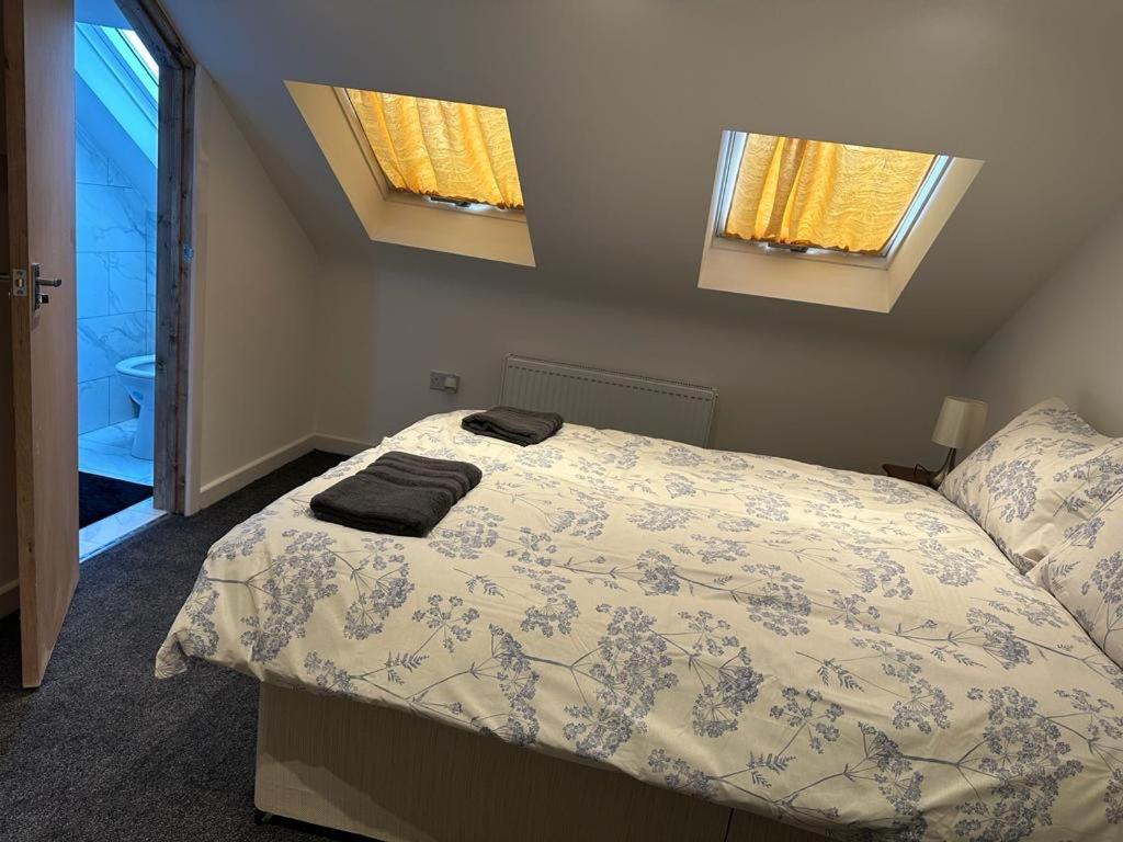 Luton Home Near Airport Private & Shared Bathroom Option Esterno foto